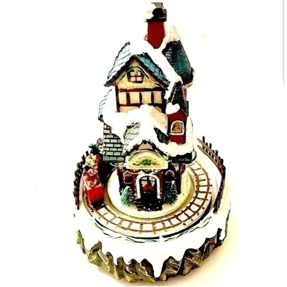 VINTAGE! Holiday Christmas Village Train Station From 2006!